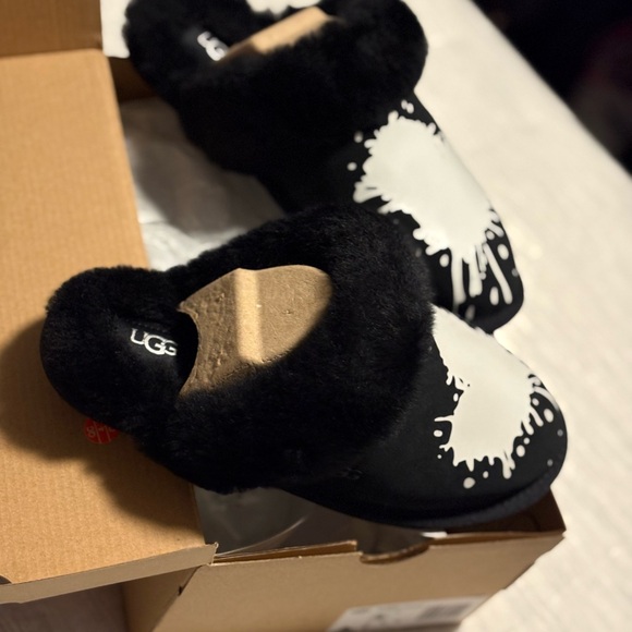 NIB UGG SCUFFETTE WOMEN'S HEART VALENTINE'S SUEDE SHEARLING LINED SLIPPERS - Picture 3 of 7